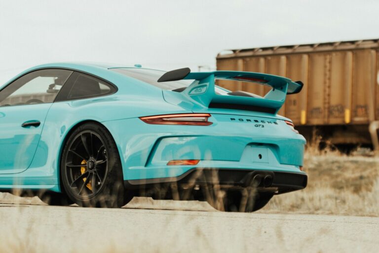 Porsche eröffnet Sim-Racing-Zentrum am Hauptsitz in Köln