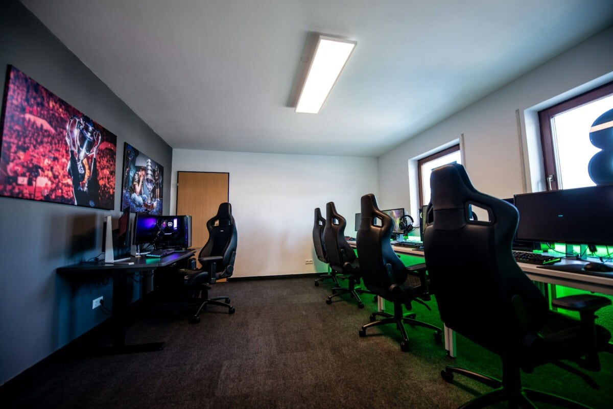 Ein leerer E-Sports-Team-Raum