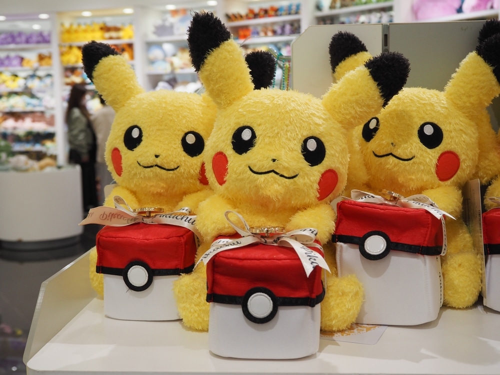 Pikachu Plüschtiere beim Pokémon Center