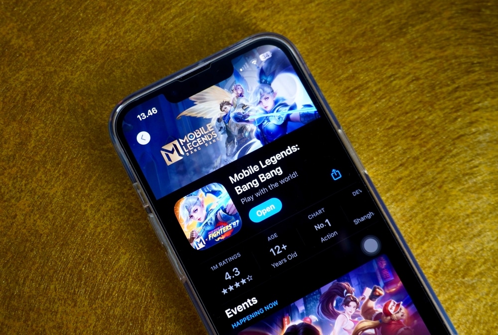 Ein App Store mit Mobile Legends displayt