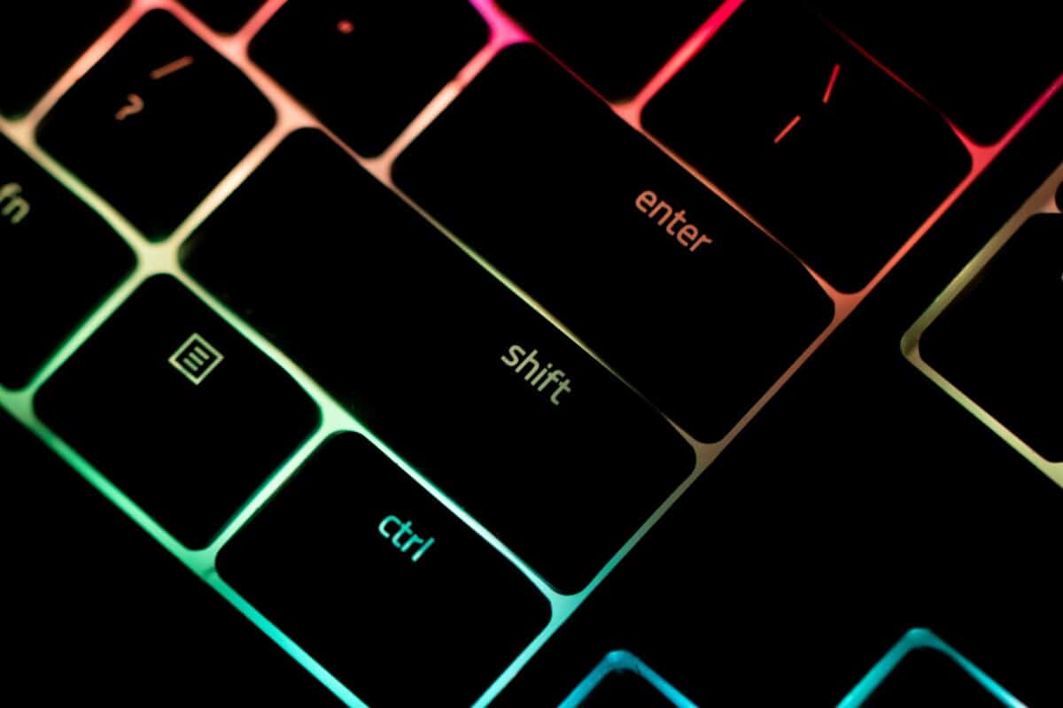 Eine Tastatur mit RGB-Beleuchtung