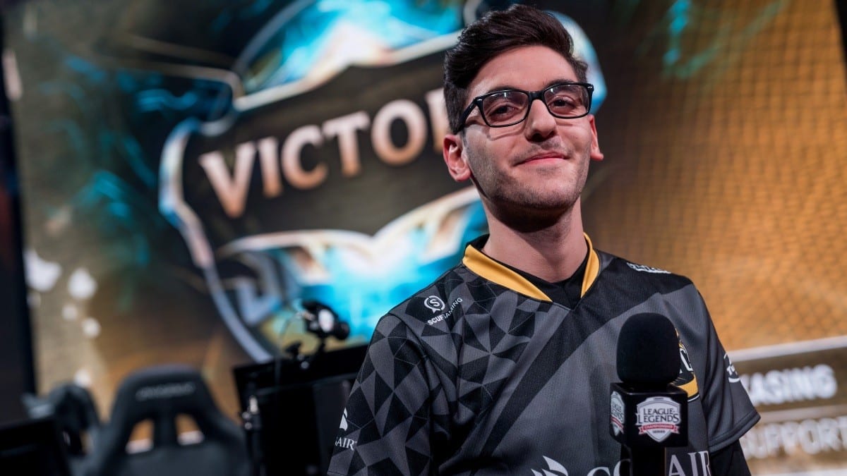Nisqy bei einem League of Legends Event