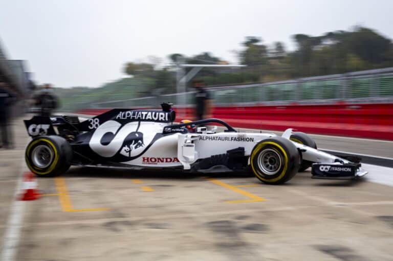 Red Bull Crossover-Event: Formel-1-Star Yuki Tsunoda trifft auf Apex-Legends-Profis
