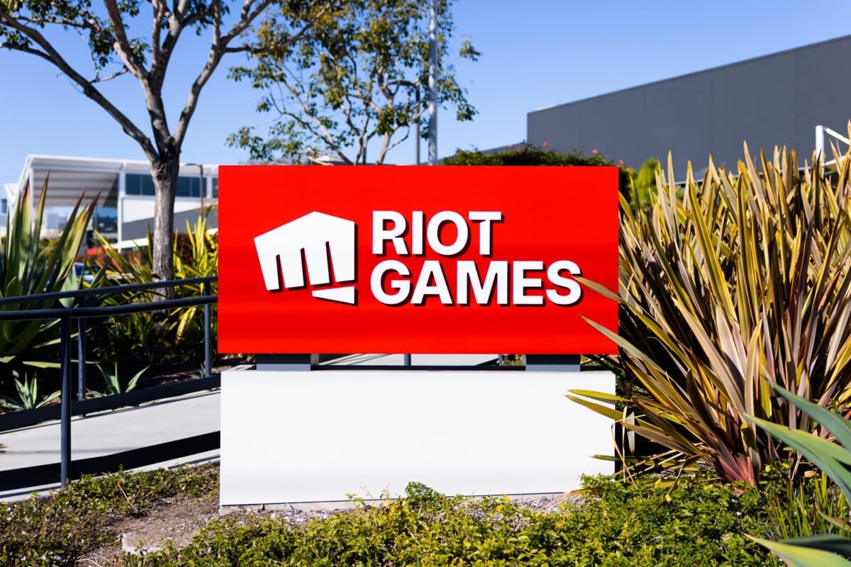 Eingangsschild von Riot Games