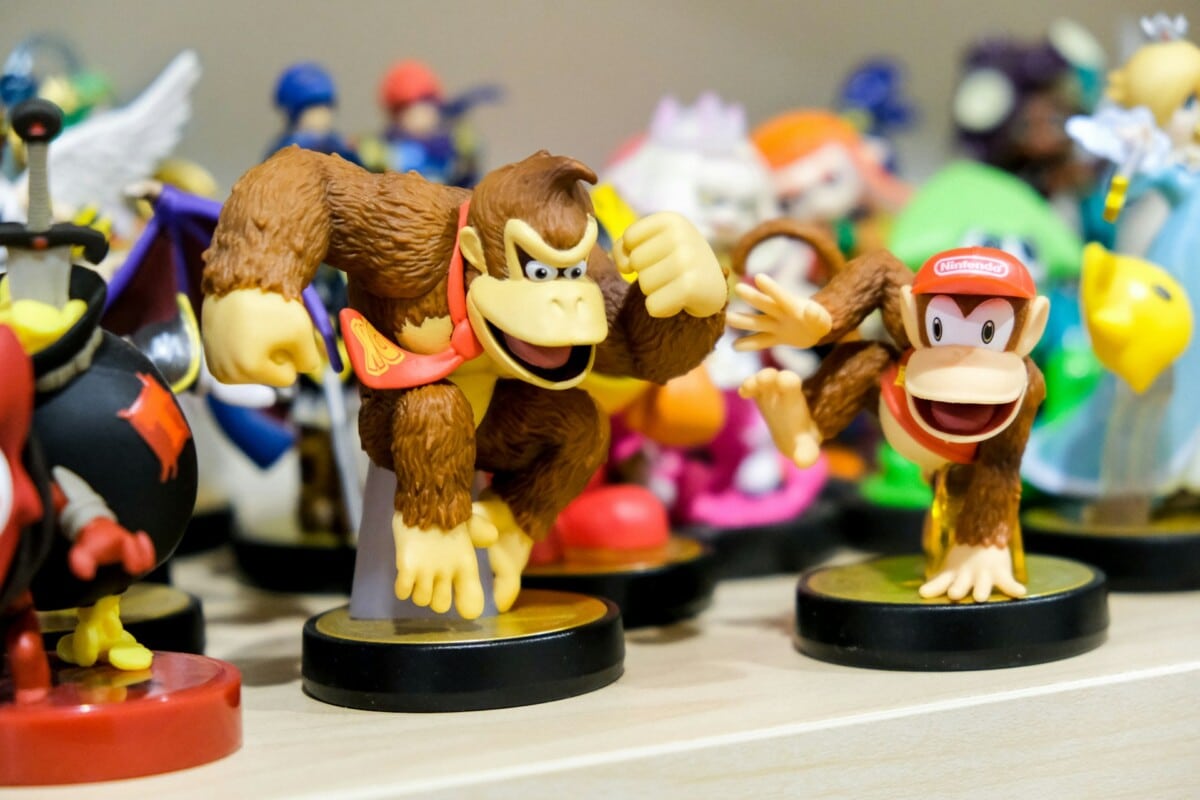 Amiibo-Figuren von Donkey Kong und Diddy Kong, spielbare Charaktere im Super Smash Bros. Universum, die Spielreihe, die beim Mana Summit gezockt werden soll.