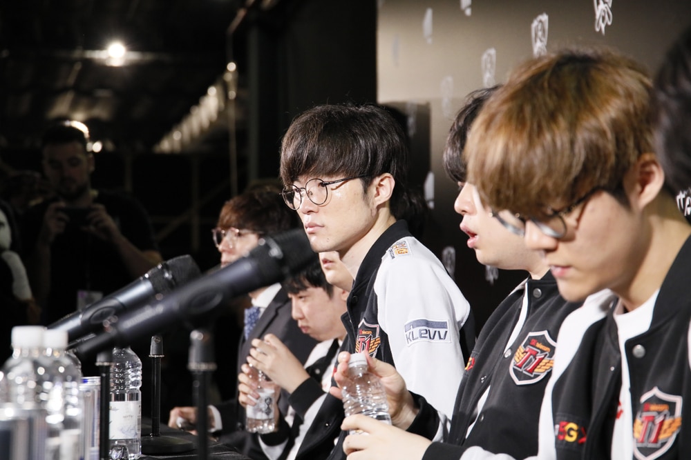 Faker mit seinem Team