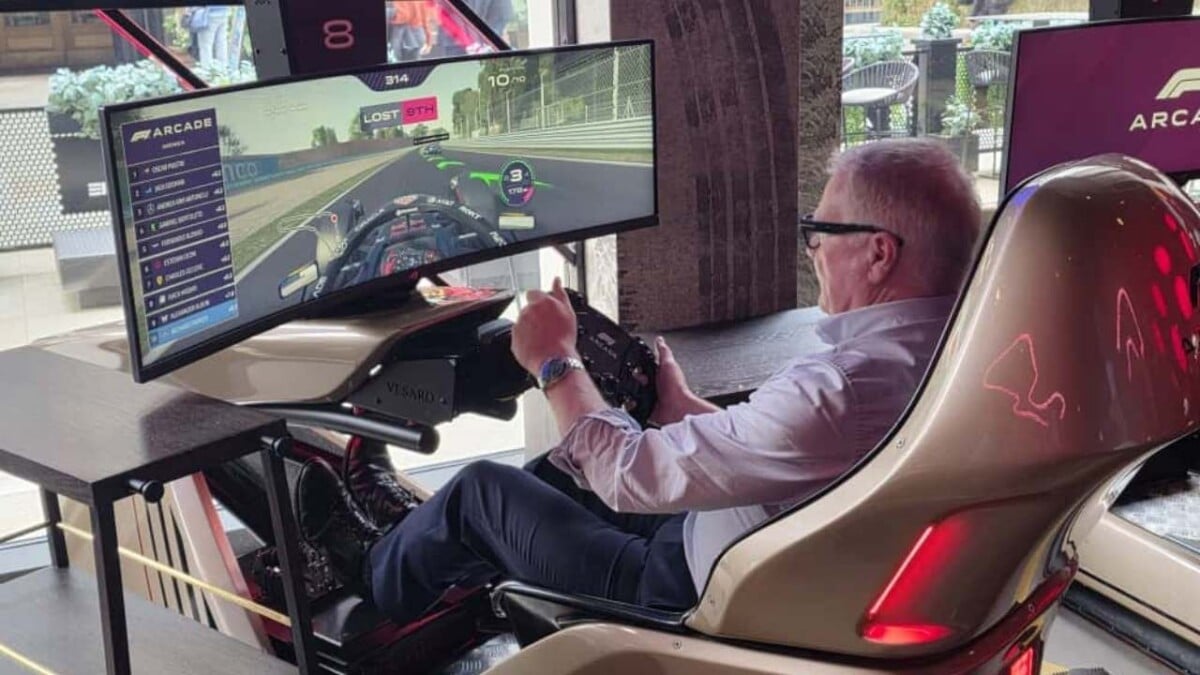 Richard Parker beim Sim-Racing in der F1 Arcade Birmingham
