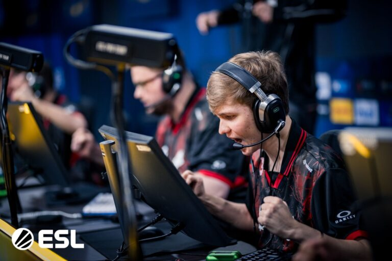 Ilya 'm0NESY' Osipov tijdens Katowice 2025. Foto door: ESL