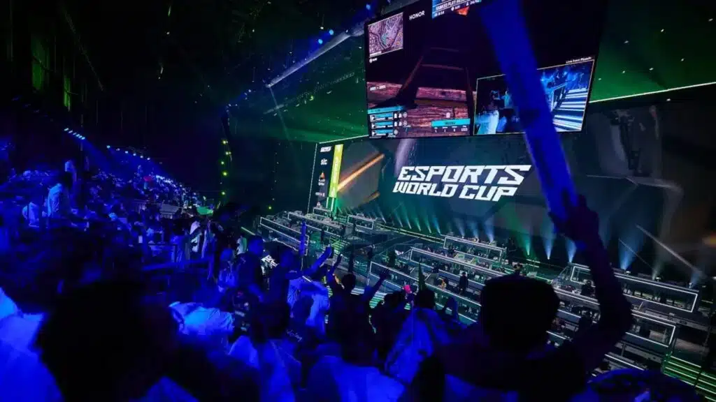 Een vol stadion voor Dota 2 bij de Esports World Cup