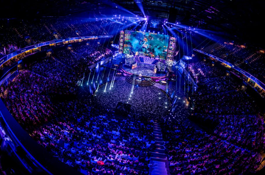 Een vol stadion bij de Dota 2 The International 2025 finale van Xtreme Gaming tegen Team Falcons