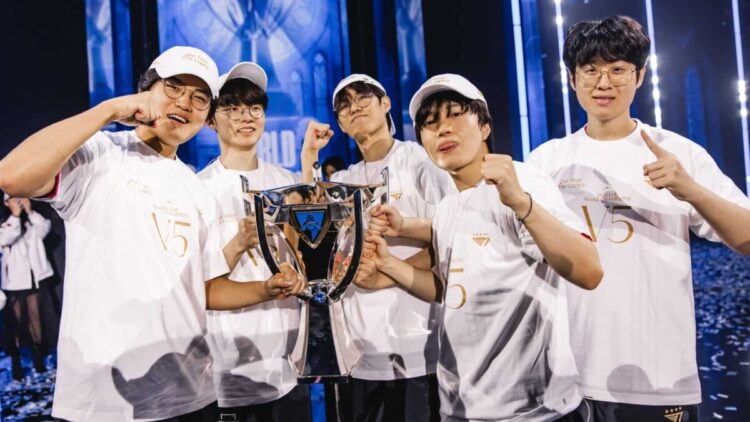 Overzicht van alle League of Legends Worlds kampioenen van 2011 tot nu, inclusief Fnatic en T1.