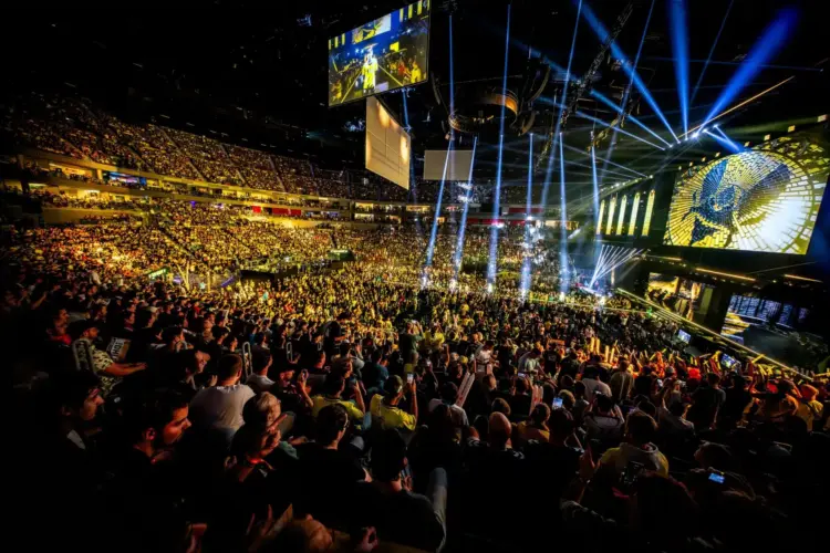 Team Vitality viert overwinning in Counter-Strike 2 terwijl de esports-scene in 2025 explodeert.