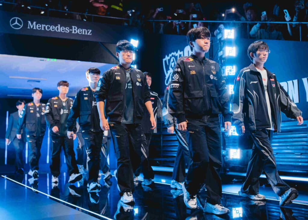 T1 en Anyone's Legend tijdens de kwartfinale van Worlds 2025 (1)