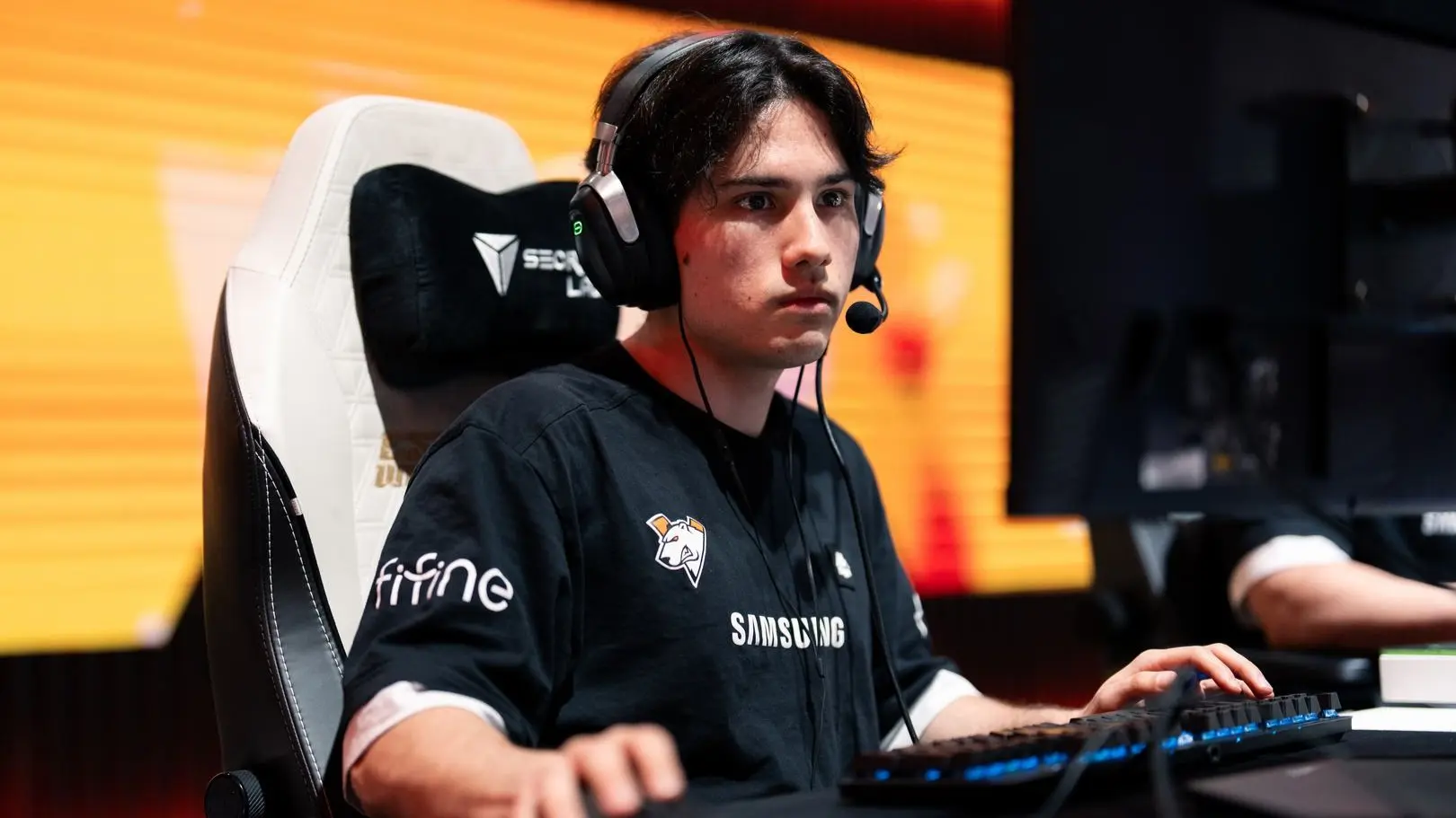 Virtus.pro roster uitelkaar