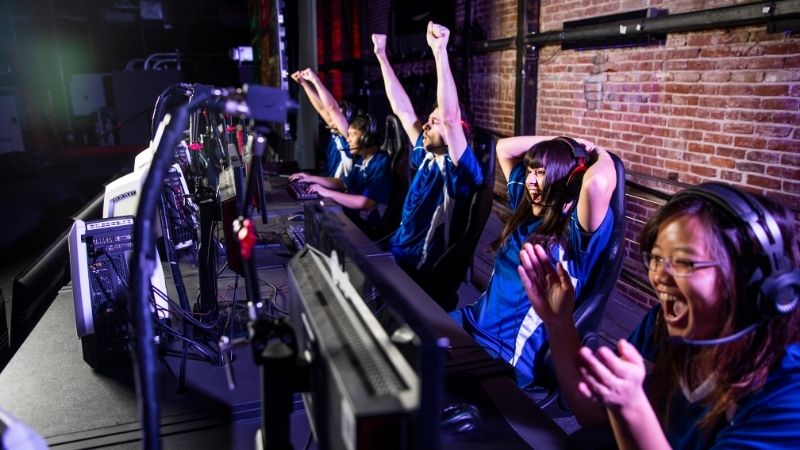 Esportslag vinner match i turnering