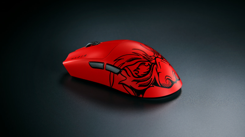 Röd Razer Viper V3 Pro-mus i specialutgåva, hyllar Faker med karmosinröd design och dekaler.