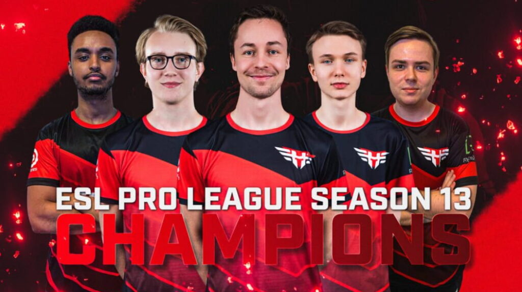 HEROIC spelartruppen i en lagbild efter segern i ESL Pro League Säsong 13