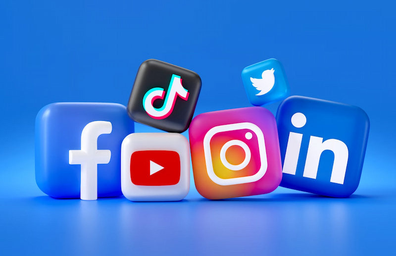 Ikoner för Facebook, YouTube, TikTok, Instagram, Twitter och LinkedIn på blå bakgrund.
