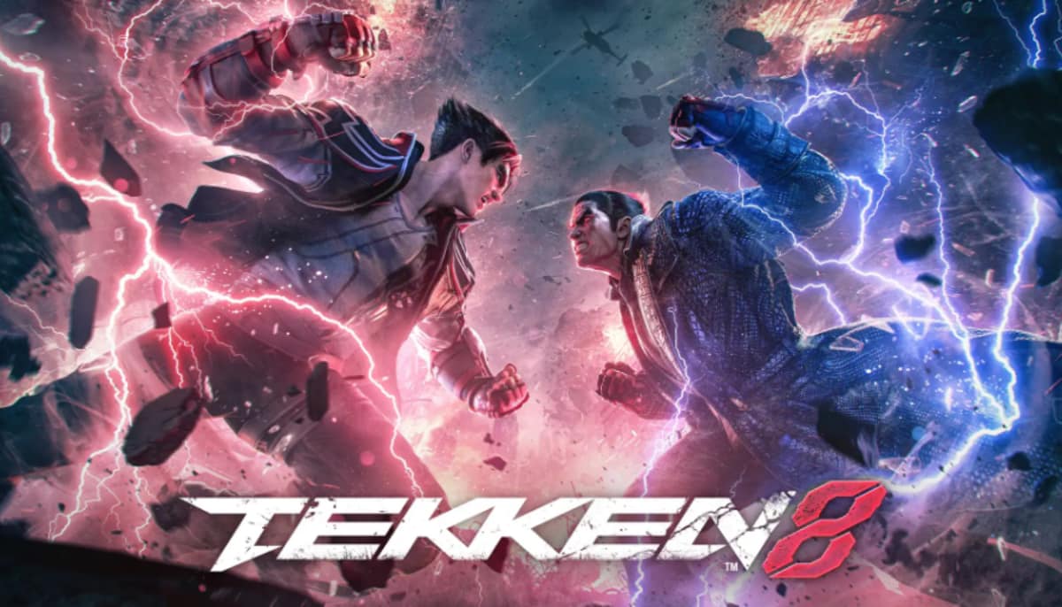 Två karaktärer från Tekken 8 möts i en explosiv närkamp med blixtar och energi runt sig.