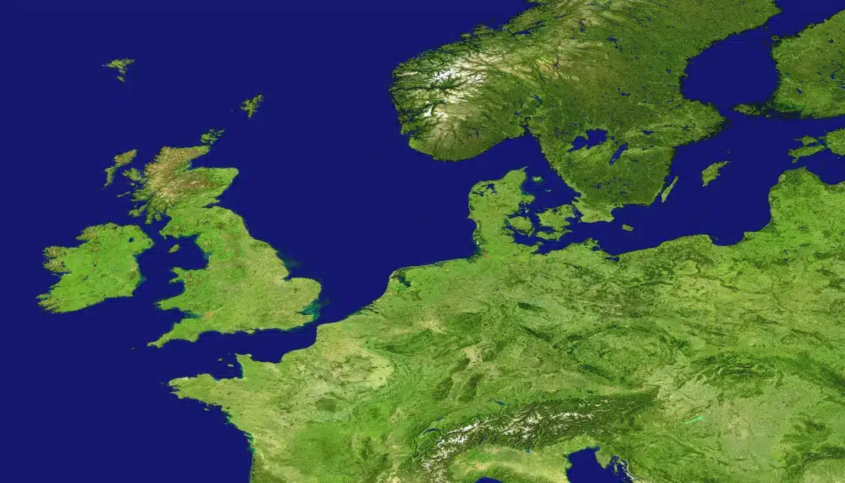 Satellitbild över norra Europa med Storbritannien, Irland, Skandinavien, Tyskland och Frankrike.