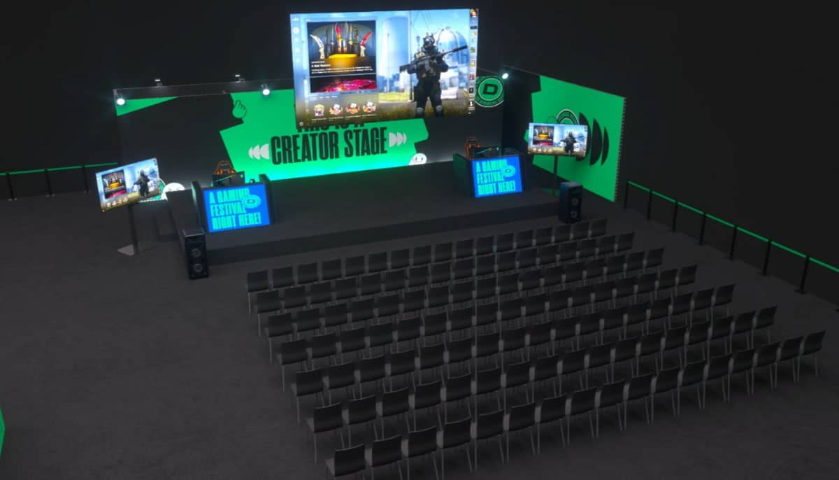 Scen på DreamHack med gröna ljusväggar och skyltar med texten "Creator Stage".