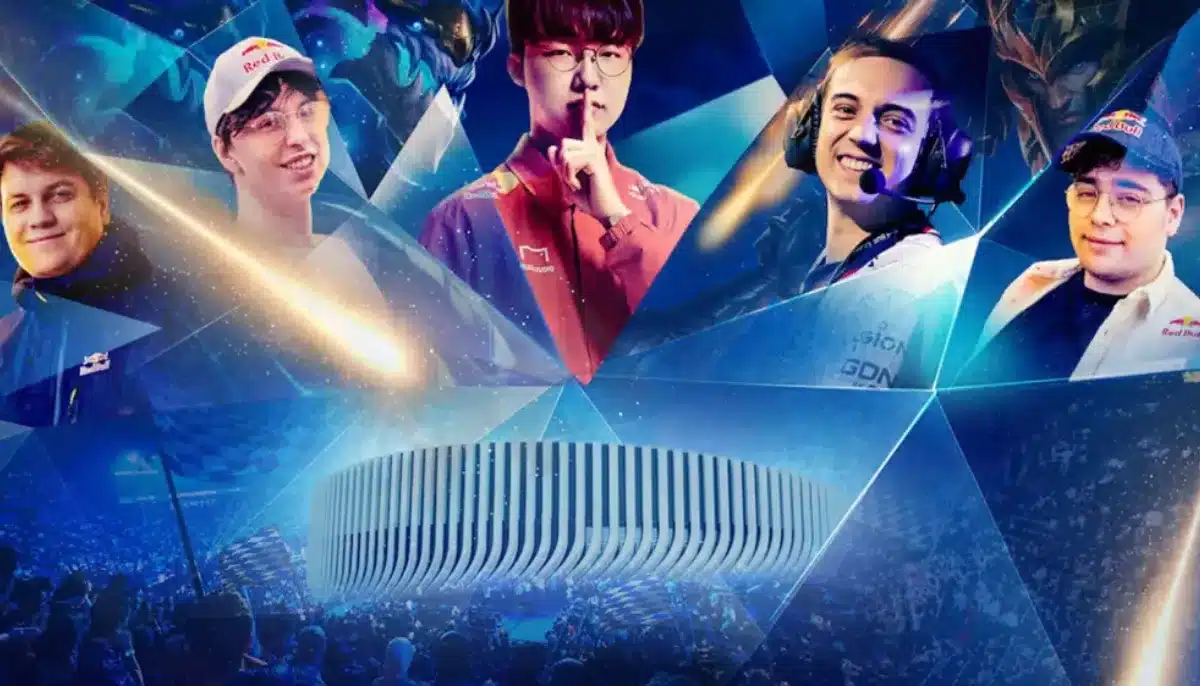 E-sportgrafik med flera spelare i fokus ovanför en arena fylld med publik och blå ljuseffekter.