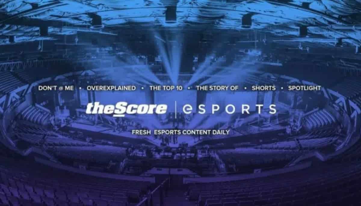 Esportarena i blått ljus med theScore-logga och menyer för olika videokategorier.