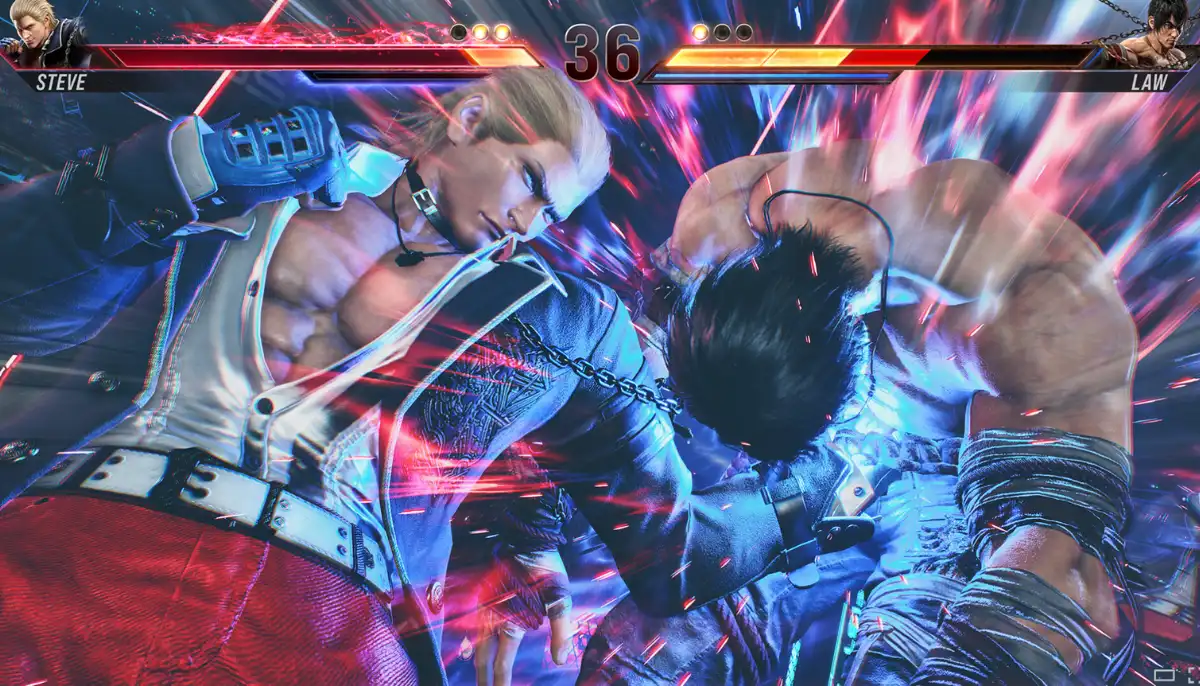 Intensiv strid i Tekken 8 där Steve träffar Law med kraftfull attack och färgstarka effekter på skärmen