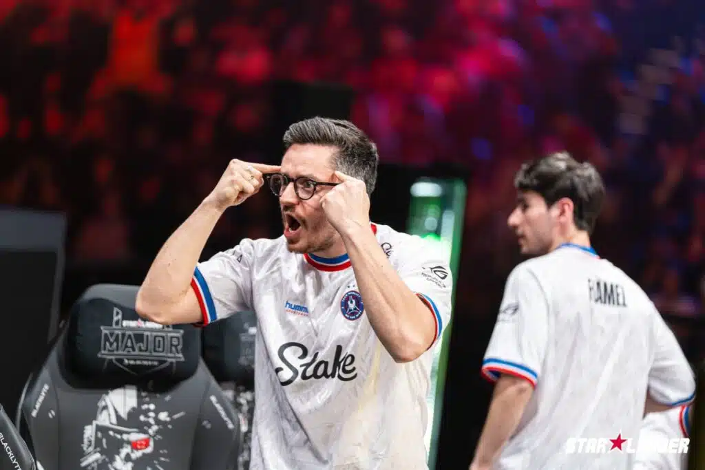 apEX provocerar motståndarna under CS2-match