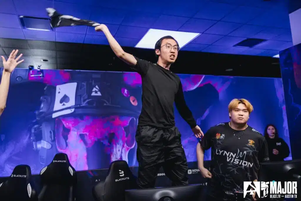 Spelare trash talkar under CS2-match