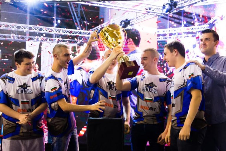 Outlaws cap impressive November with ESL SEC victory