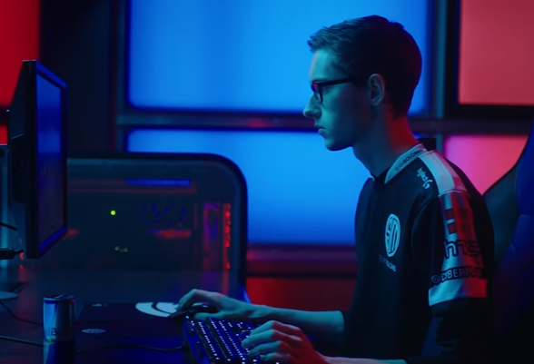 Red Bull docu-series focuses on Bjergsen - Leader in the Lane