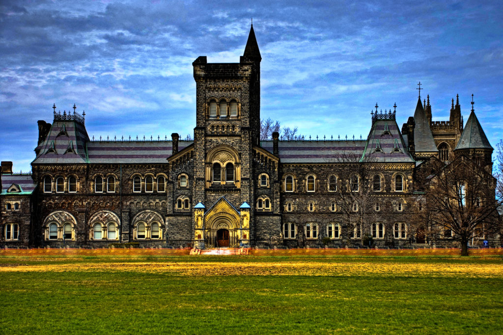 https://upload.wikimedia.org/wikipedia/commons/c/ce/University_College_Toronto_1_-_April_2009_HDR.jpg
