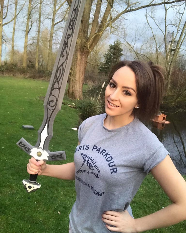 Tabitha Lyons - Artyfakes - Streaming, cosplay and prop making