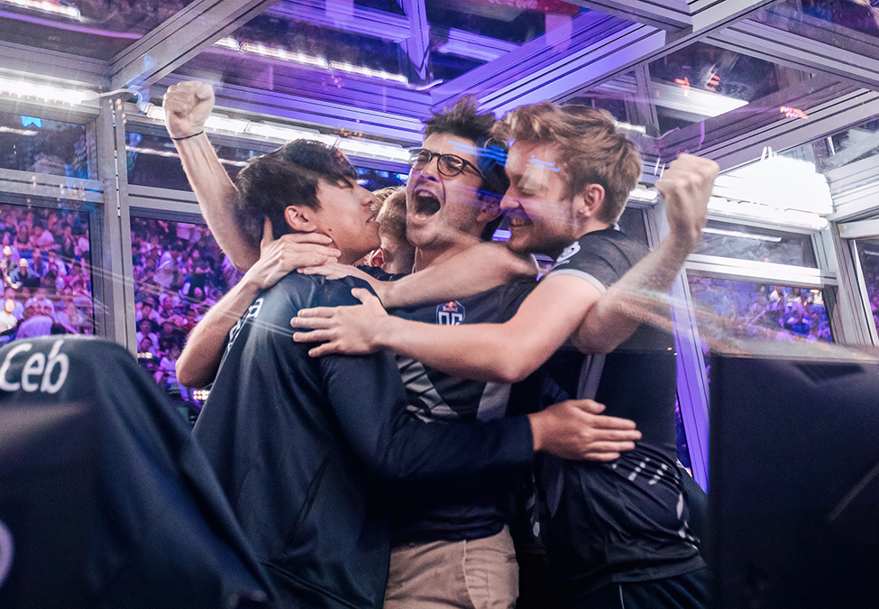 OG celebrate wiining TI9