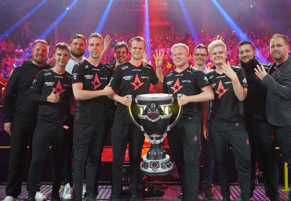 Astralis Cavea partnership