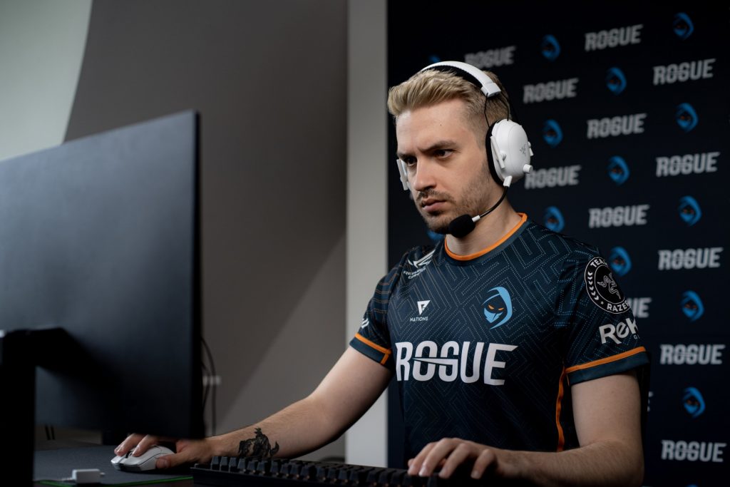 rogue player wearing razer headphones