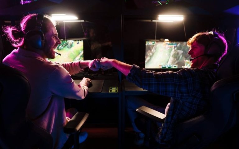 Which esports organisations have fan platforms?
