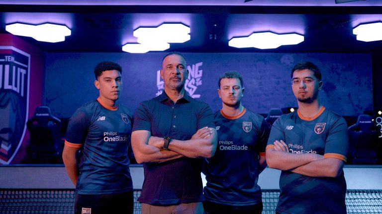 Team Gullit extends Philips OneBlade partnership