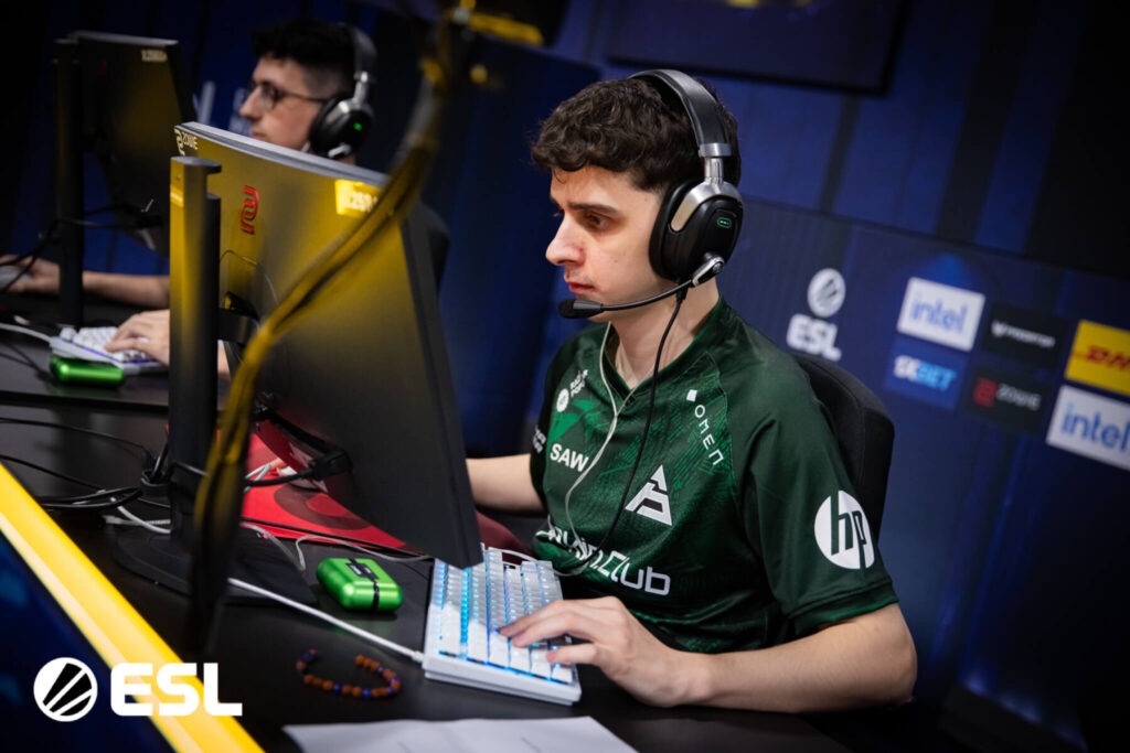 SAW competing at ESL pro Tour