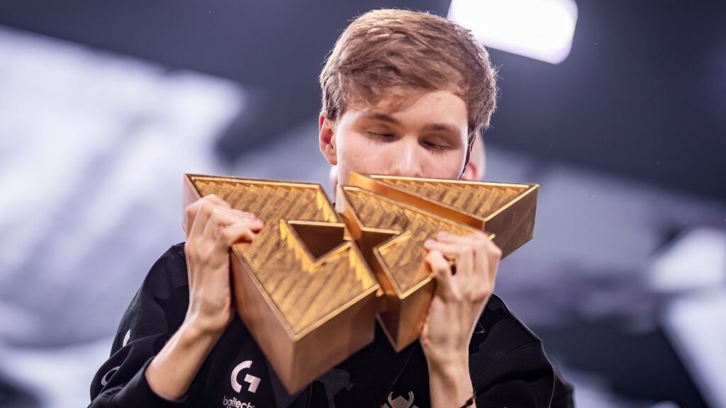 m0NESY leaves G2, joins Team Falcons