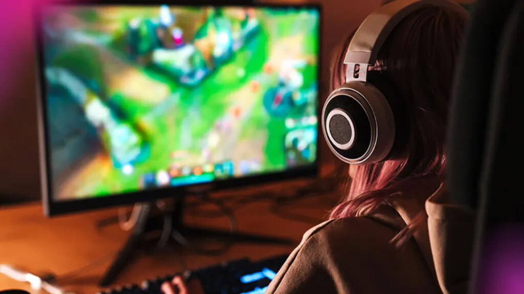 Image of person playing League of Legends on a blurred monitor