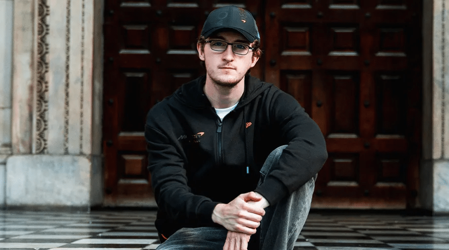 Lucas Blakeley as F1 Sim Racing player for McLaren Shadow