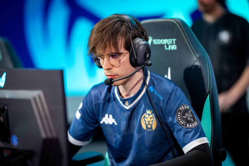 Elyoya from Movistar KOI focused during an official League of Legends match