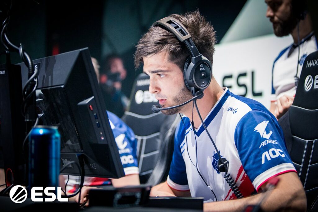 Richard 'shox' Papillon competing at ESL Pro League Season 9 finals