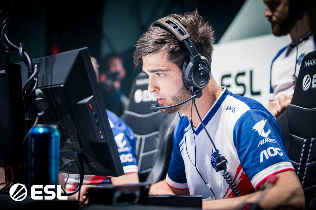 Richard 'shox' Papillon competing at ESL Pro League Season 9 finals