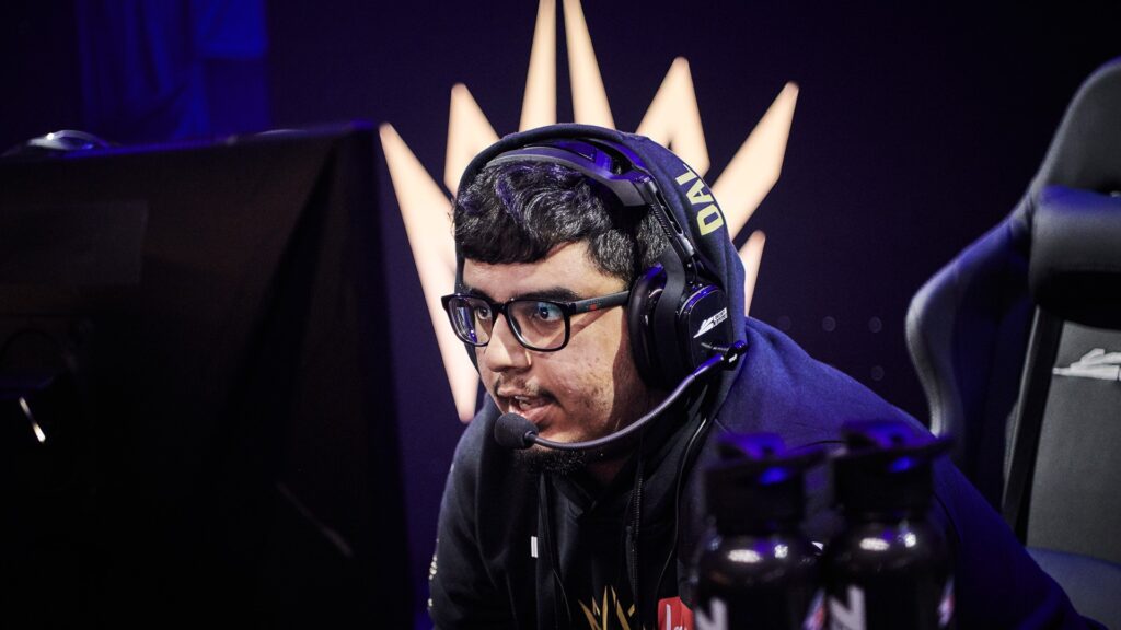 Image of Indervir 'iLLeY' Dhaliwal competing on Call of Duty League stage
