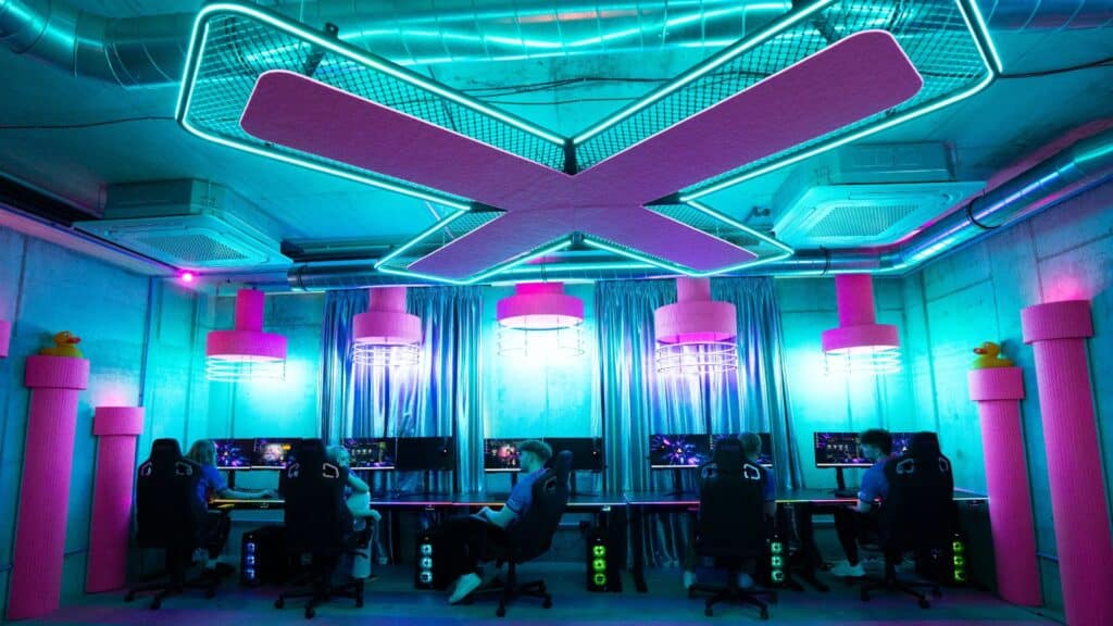 Image of nhow Gaming Studio inside nhow Berlin. Esports players are sat at five gaming stations