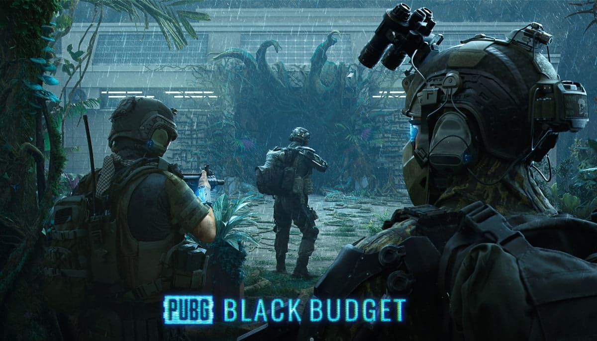 Three soldiers in tactical gear stand in a rain-soaked jungle, facing a large, mysterious doorway covered in vines. "PUBG Black Budget" title below