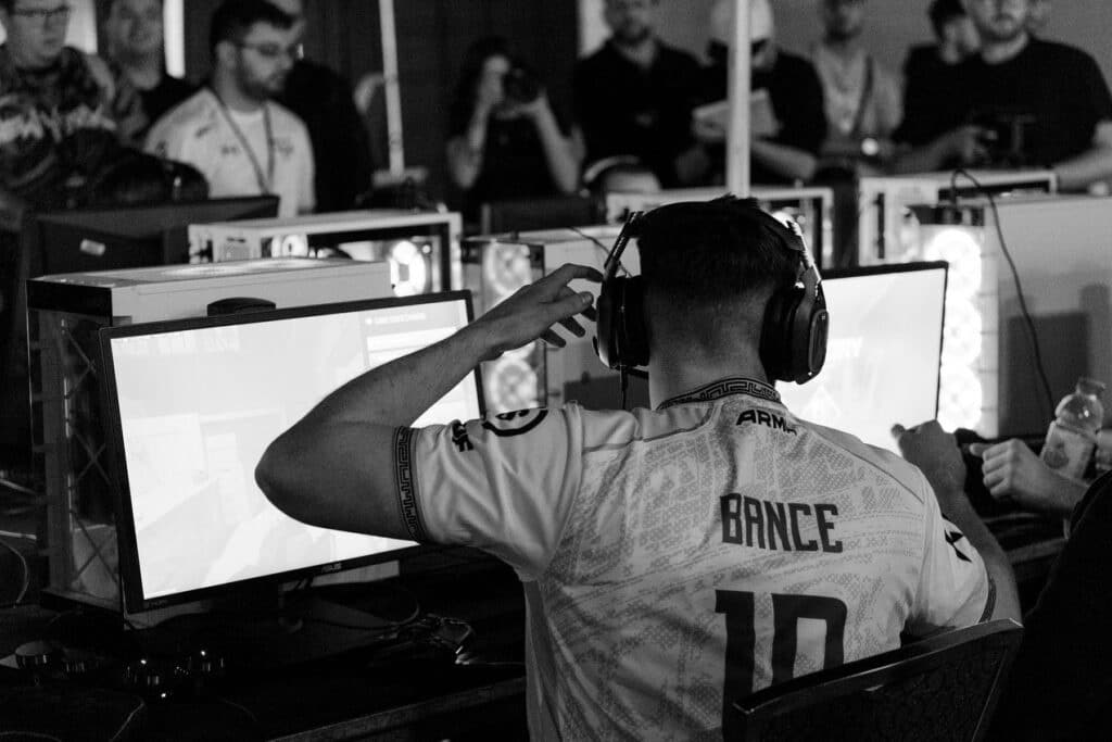 Image of Bance competing at Call of Duty esports event for Team WaR